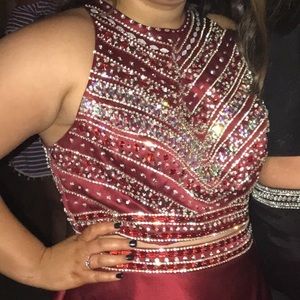 Beautiful prom/pageant dress with pockets!